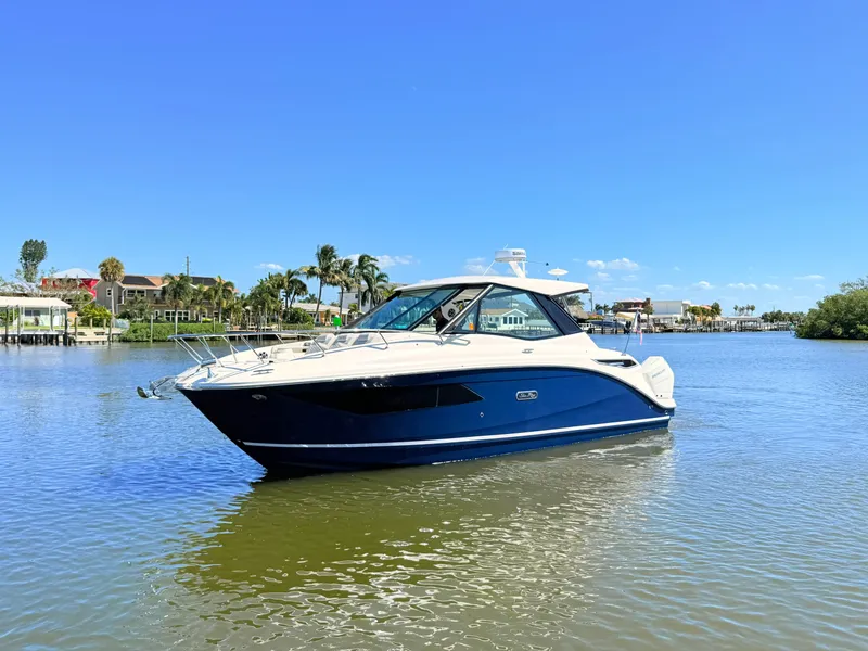 Slide: The Image of Sea Ray Sundancer 320 Outboard 2026 - 23