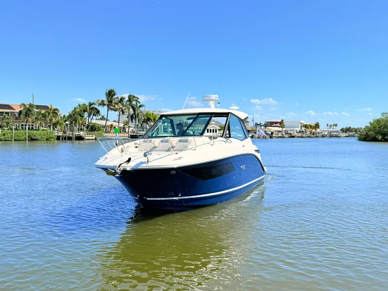 Slide: The Image of Sea Ray Sundancer 320 Outboard 2026 - 21