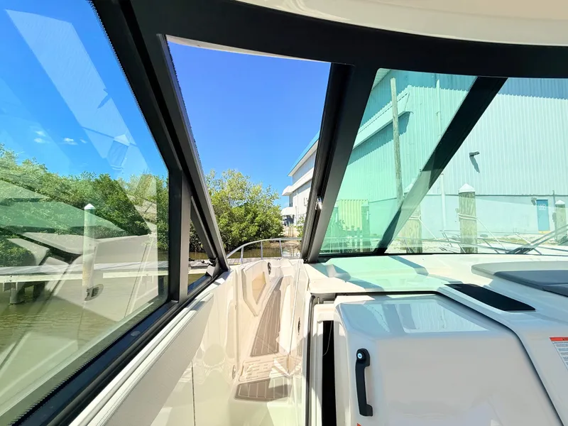 Slide: The Image of Sea Ray Sundancer 320 Outboard 2026 - 74