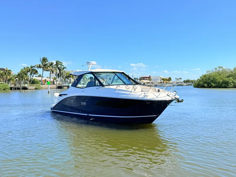 Slide: The Image of Sea Ray Sundancer 320 Outboard 2026 - 17