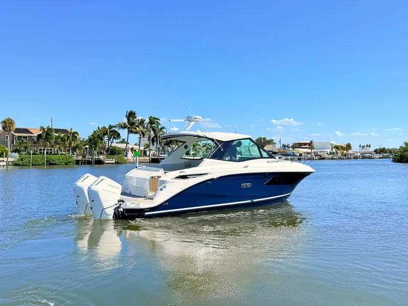 Slide: The Image of Sea Ray Sundancer 320 Outboard 2026 - 11