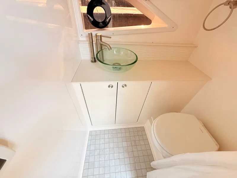 Slide: The Image of Sea Ray Sundancer 320 Outboard 2026 - 72