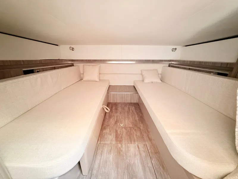 Slide: The Image of Sea Ray Sundancer 320 Outboard 2026 - 63