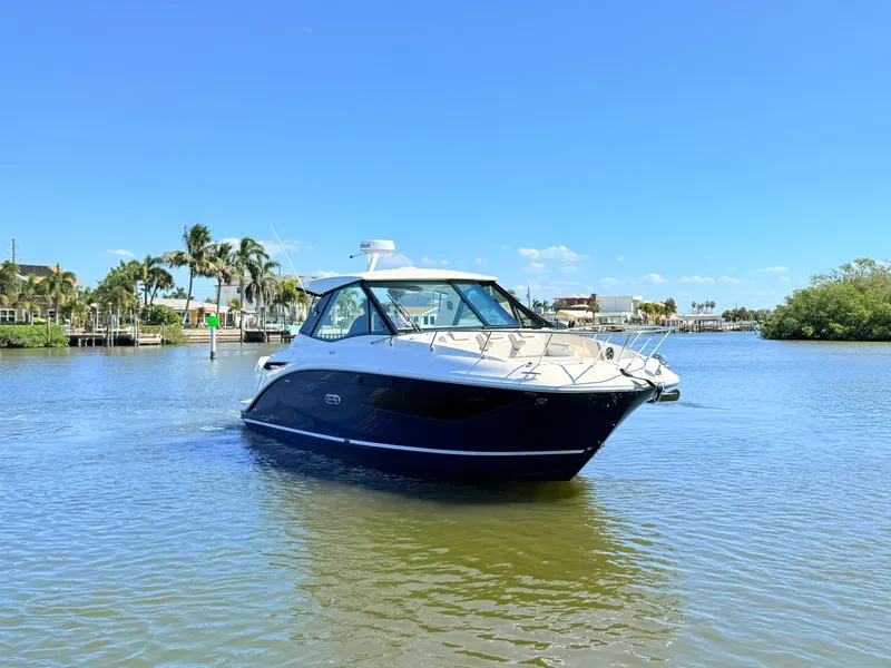 Slide: The Image of Sea Ray Sundancer 320 Outboard 2026 - 18