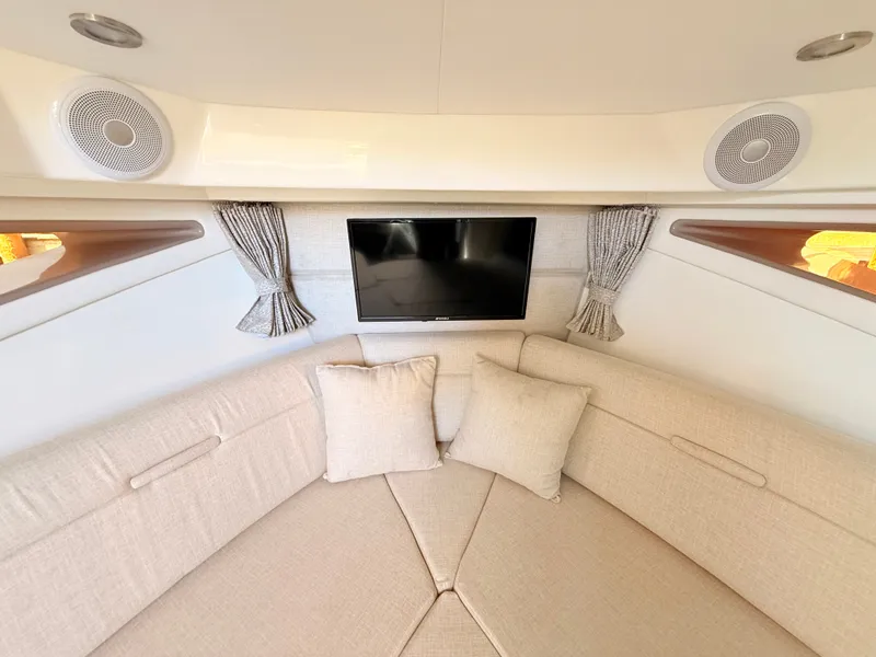 Slide: The Image of Sea Ray Sundancer 320 Outboard 2026 - 67