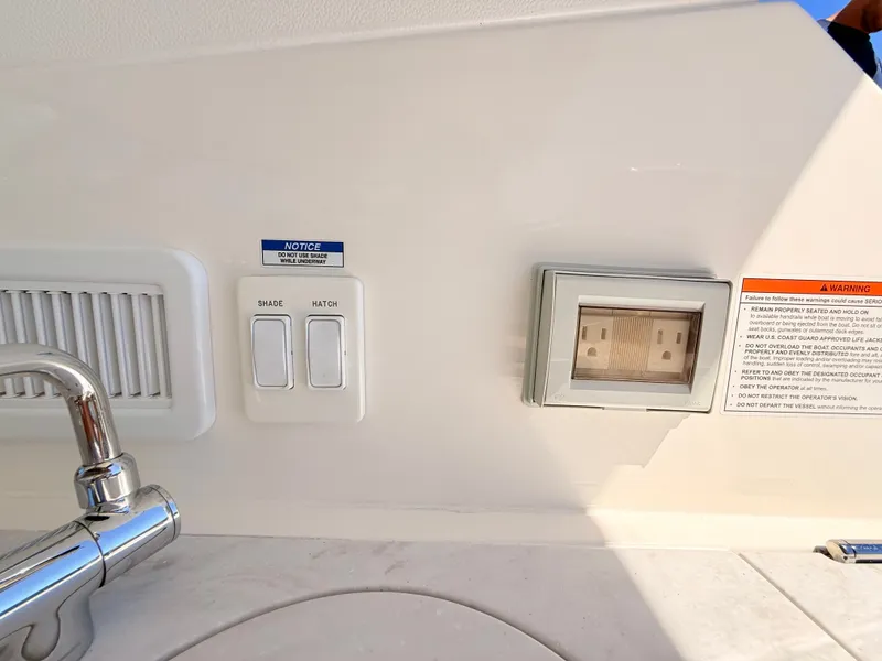 Slide: The Image of Sea Ray Sundancer 320 Outboard 2026 - 40