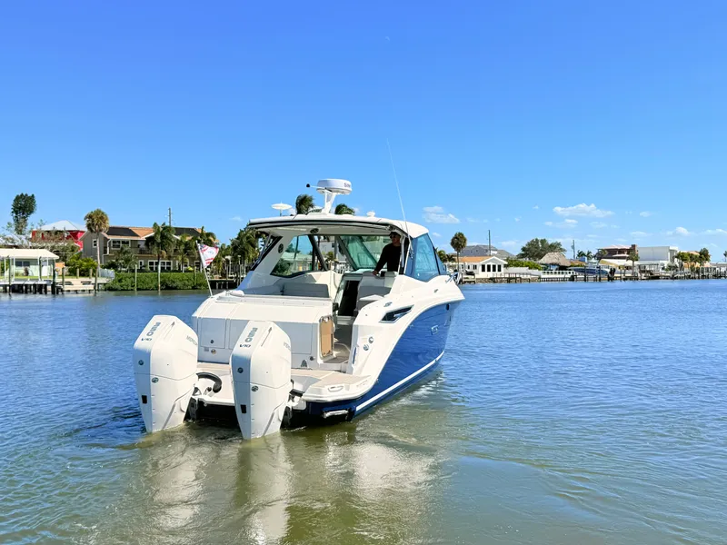 Slide: The Image of Sea Ray Sundancer 320 Outboard 2026 - 9