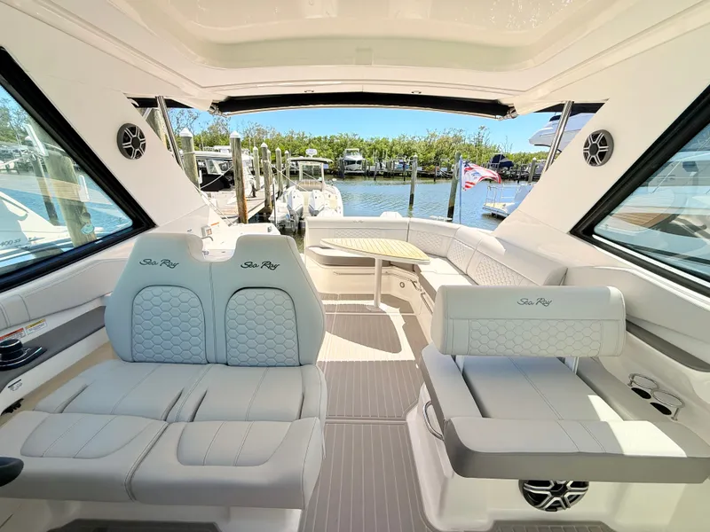 Slide: The Image of Sea Ray Sundancer 320 Outboard 2026 - 57