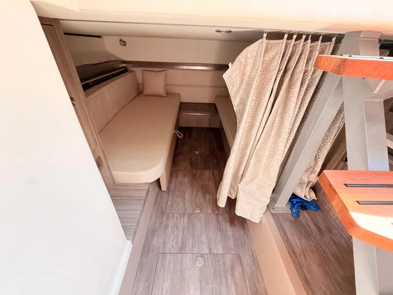 Slide: The Image of Sea Ray Sundancer 320 Outboard 2026 - 62