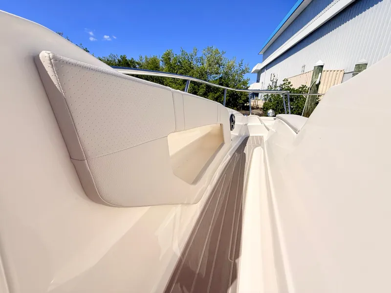 Slide: The Image of Sea Ray Sundancer 320 Outboard 2026 - 75