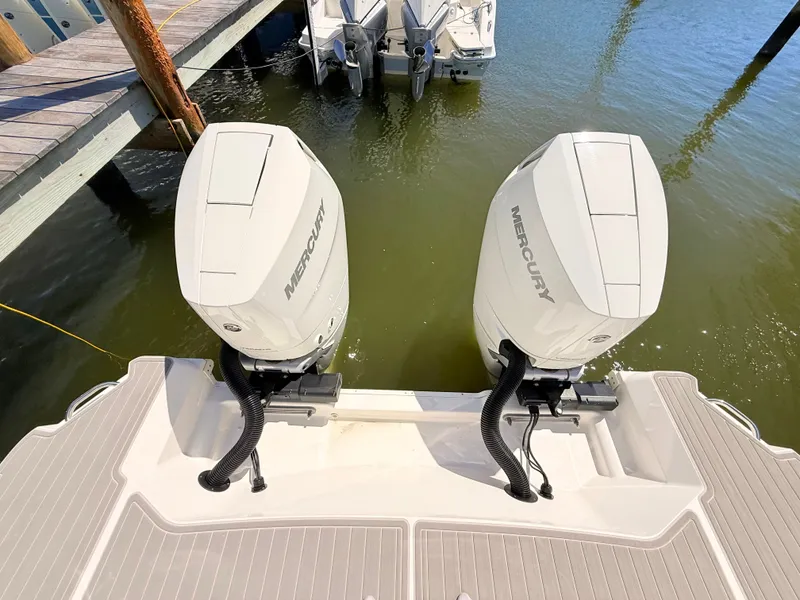 Slide: The Image of Sea Ray Sundancer 320 Outboard 2026 - 25