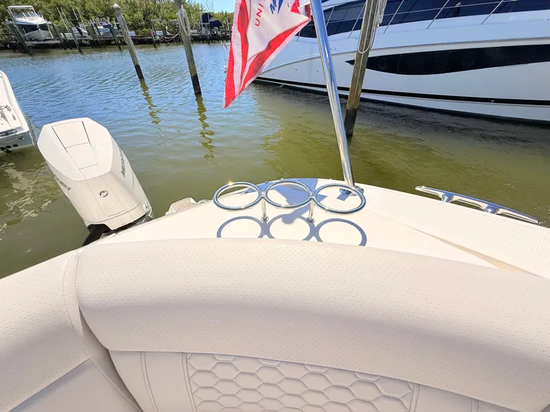 Slide: The Image of Sea Ray Sundancer 320 Outboard 2026 - 34