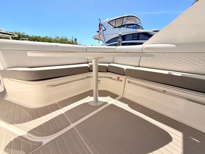 Slide: The Image of Sea Ray Sundancer 320 Outboard 2026 - 35