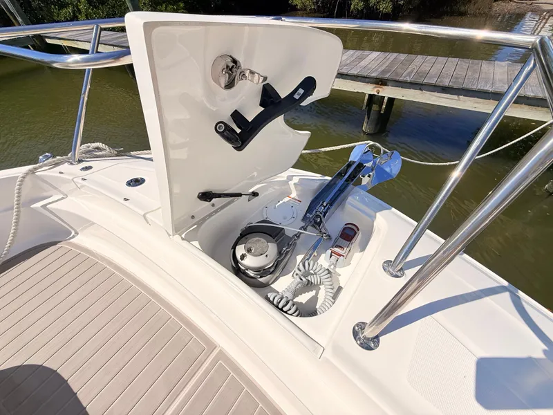 Slide: The Image of Sea Ray Sundancer 320 Outboard 2026 - 82
