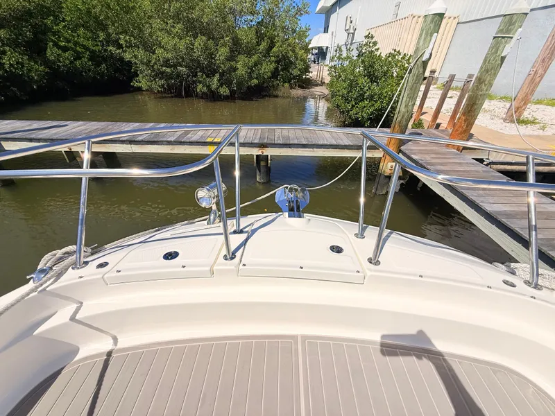 Slide: The Image of Sea Ray Sundancer 320 Outboard 2026 - 79