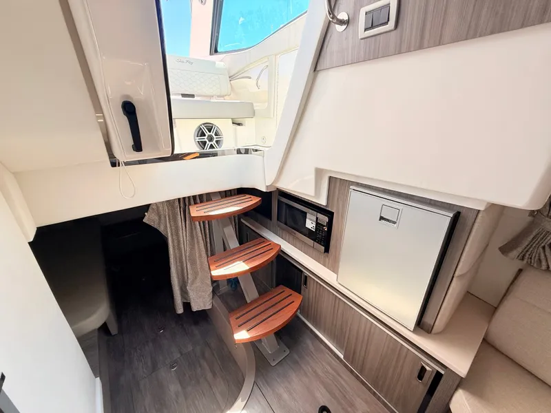 Slide: The Image of Sea Ray Sundancer 320 Outboard 2026 - 61
