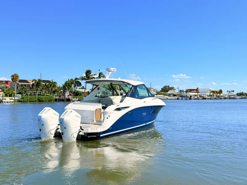 Slide: The Image of Sea Ray Sundancer 320 Outboard 2026 - 10