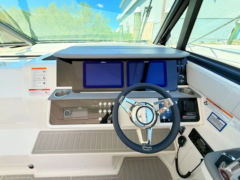Slide: The Image of Sea Ray Sundancer 320 Outboard 2026 - 49