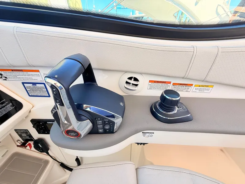 Slide: The Image of Sea Ray Sundancer 320 Outboard 2026 - 48