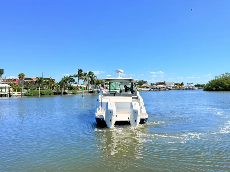 Slide: The Image of Sea Ray Sundancer 320 Outboard 2026 - 6