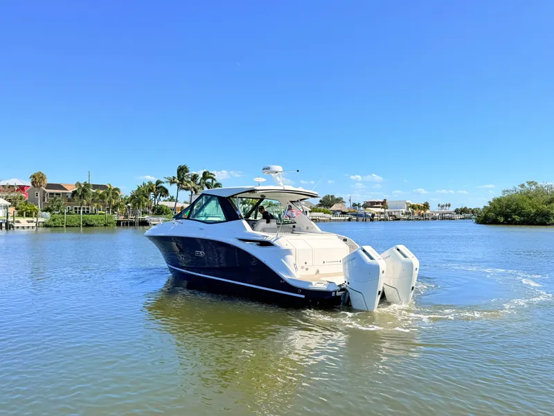 Slide: The Image of Sea Ray Sundancer 320 Outboard 2026 - 4