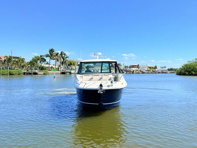 Slide: The Image of Sea Ray Sundancer 320 Outboard 2026 - 20