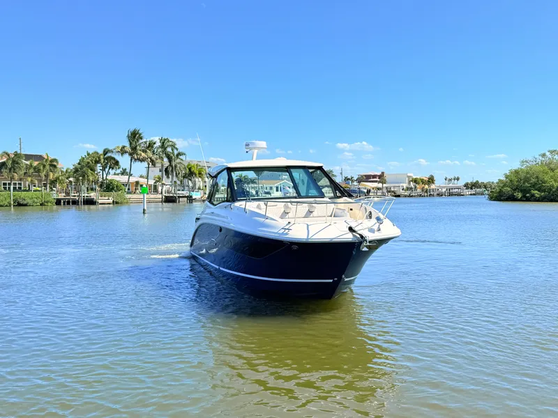 Slide: The Image of Sea Ray Sundancer 320 Outboard 2026 - 19