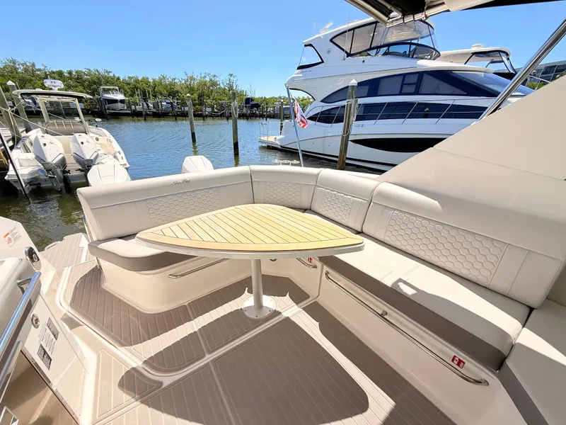 Slide: The Image of Sea Ray Sundancer 320 Outboard 2026 - 33