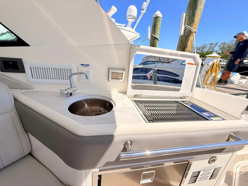 Slide: The Image of Sea Ray Sundancer 320 Outboard 2026 - 39