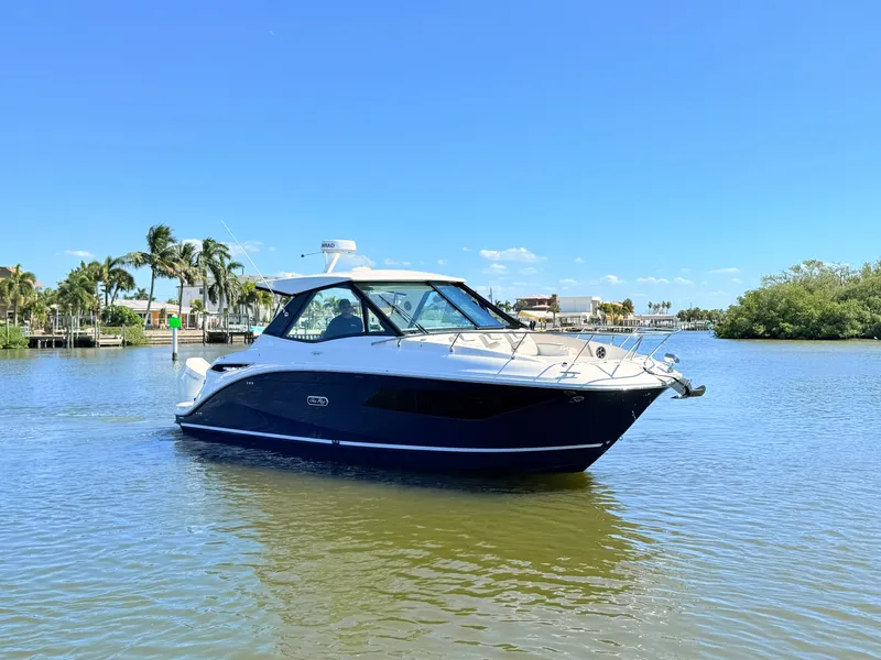 Slide: The Image of Sea Ray Sundancer 320 Outboard 2026 - 16