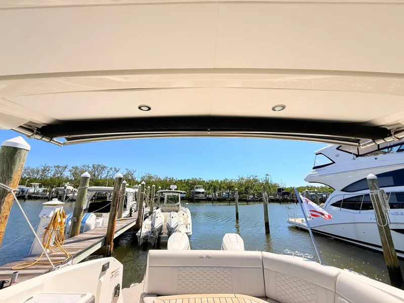 Slide: The Image of Sea Ray Sundancer 320 Outboard 2026 - 58