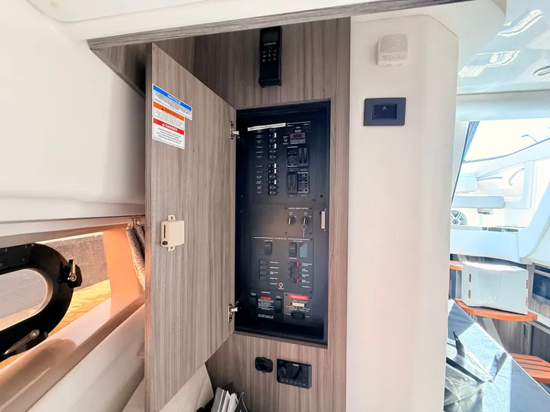 Slide: The Image of Sea Ray Sundancer 320 Outboard 2026 - 68