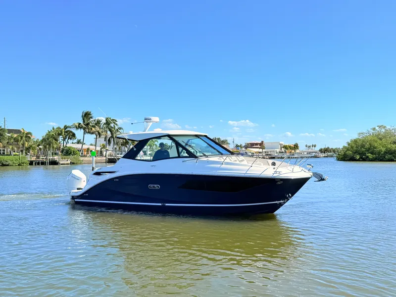 Slide: The Image of Sea Ray Sundancer 320 Outboard 2026 - 15