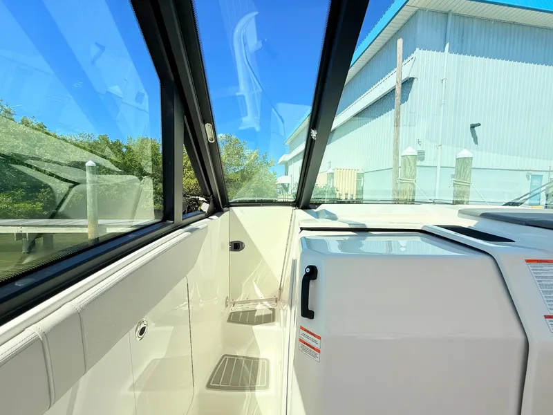 Slide: The Image of Sea Ray Sundancer 320 Outboard 2026 - 56