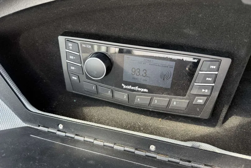 Slide: The Image of Rockford Fosgate stereo system in 2017 Cobalt R3, displaying FM radio station 93.3 MHz. - 26