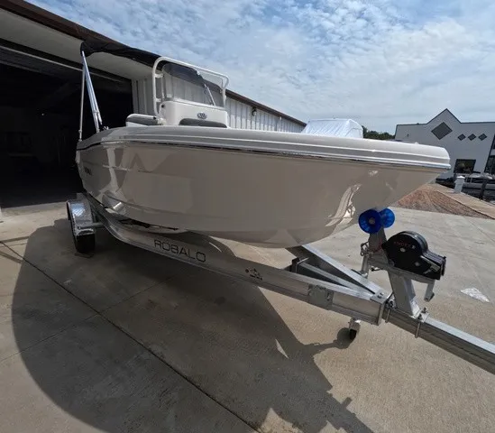 Slide: The Image of Robalo R160 Center Console 2027 - 4