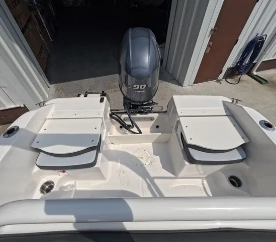 Slide: The Image of Robalo R160 Center Console 2027 - 10