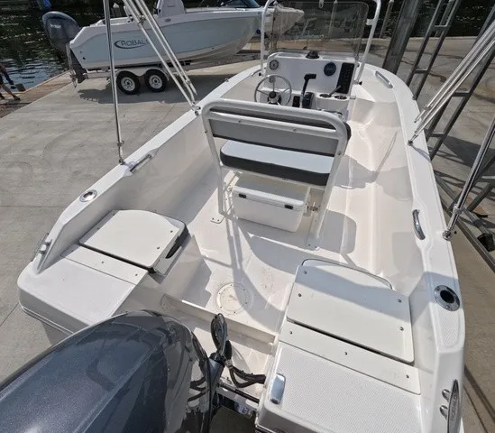Slide: The Image of Robalo R160 Center Console 2027 - 7