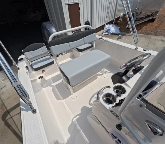 Slide: The Image of Robalo R160 Center Console 2027 - 14