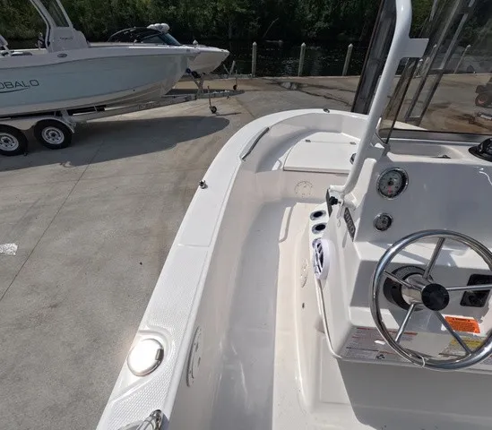 Slide: The Image of Robalo R160 Center Console 2027 - 12