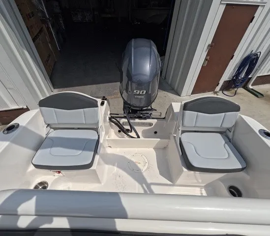 Slide: The Image of Robalo R160 Center Console 2027 - 11