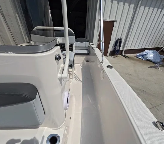 Slide: The Image of Robalo R160 Center Console 2027 - 19