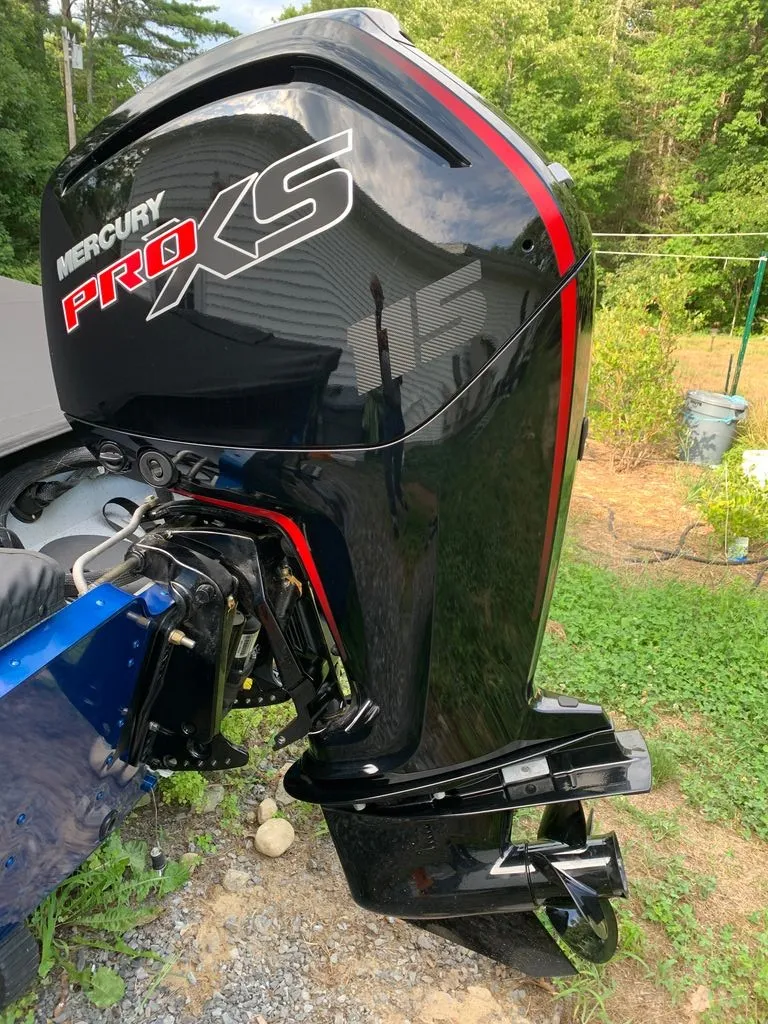 Slide: The Image of A Mercury Pro XS outboard motor with 115 horsepower is mounted on a boat. - 11