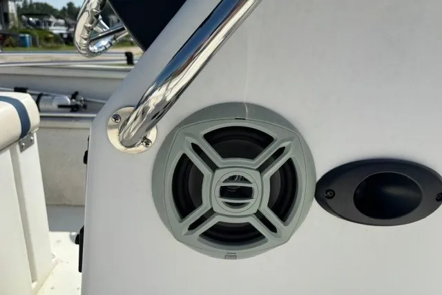 Slide: The Image of Boat speaker and handle on a 2019 G3 Bay 20 vessel. - 31