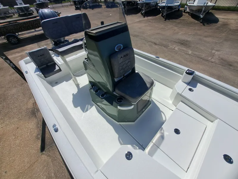 Slide: The Image of The image shows a modern Avid 21MAG ST boat from 2027 with a central console. - 21