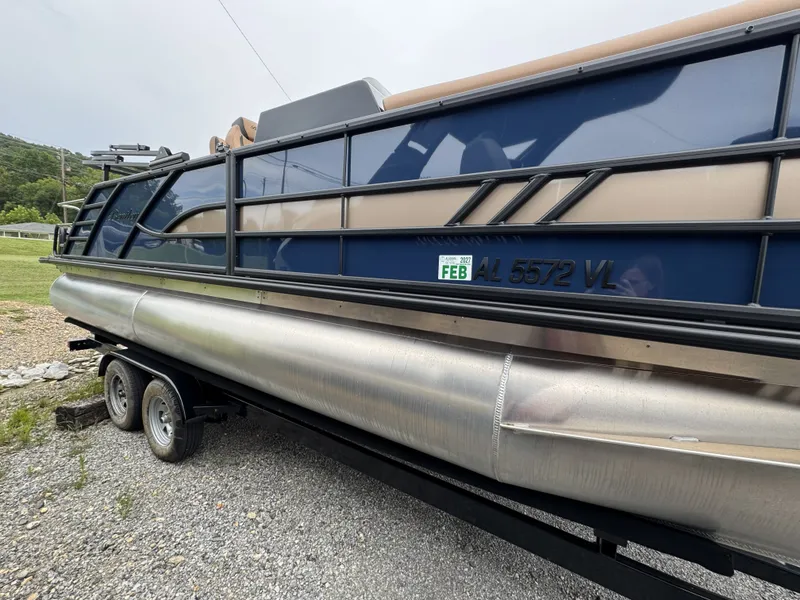 Slide: The Image of A 2026 Bentley Pontoons Elite 223 SwingBack DC on a trailer in a gravel area. - 17