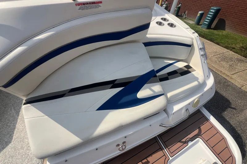 Slide: The Image of 2004 Rinker 282 Captiva Bowrider boat seating with blue and white upholstery. - 38