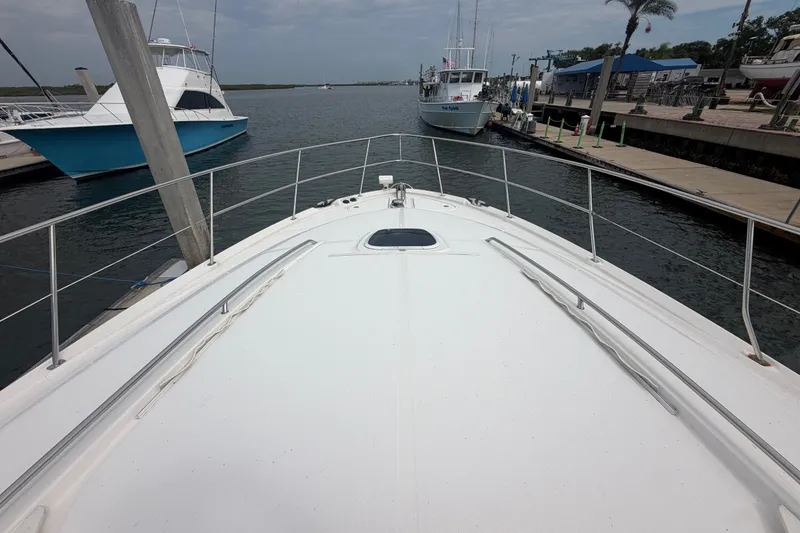 Slide: The Image of Bow view of 2006 Sea Ray 550 Sedan Bridge docked at marina. - 32