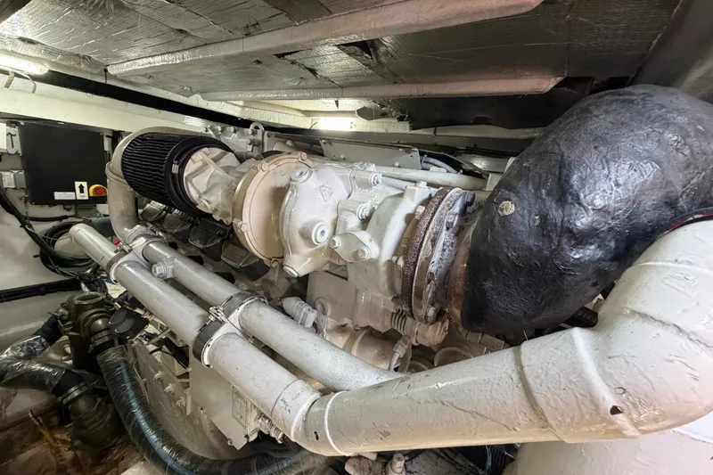 Slide: The Image of Engine room of a 2006 Sea Ray 550 Sedan Bridge yacht. - 145