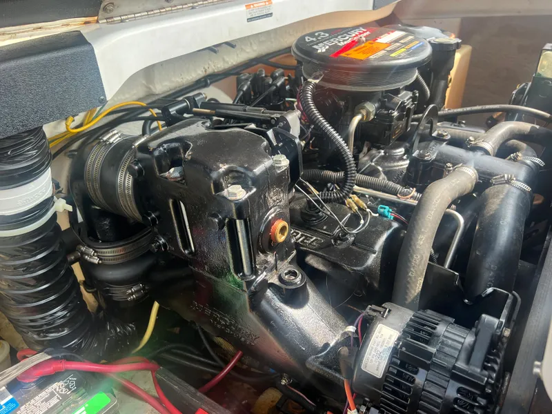 Slide: The Image of The engine compartment of a 2002 Chaparral 180 SSe shows a clean, well-maintained engine. - 25
